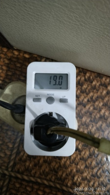 Замеряем потребляемую мощность данного светильника с учётом драйвера 19 Вт, и убеждаемся что что то не то.