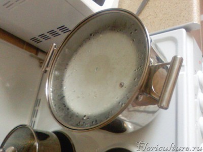 и еще вопрос по воде  вот так получится дистиллированная или же нет<br />большая кастрюля в ней вода там же плавает миска крышка перевернута  вода кипит и стекает по крышке в миску