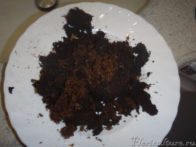 Грунт и отмершие корни (?)